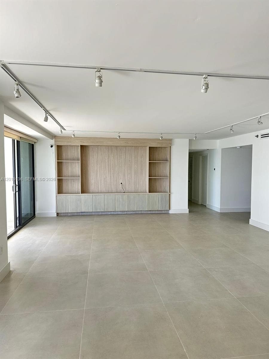 10205 Collins Ave 907 photo 1