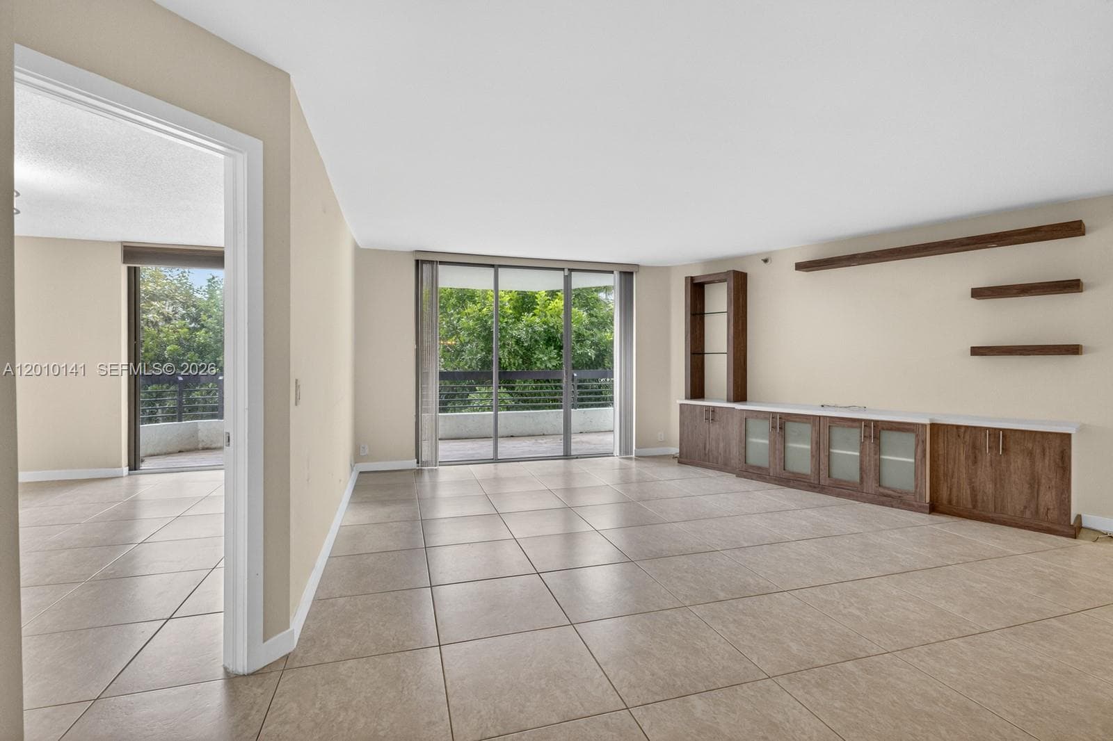 3500 Mystic Pointe Dr 302 photo 5