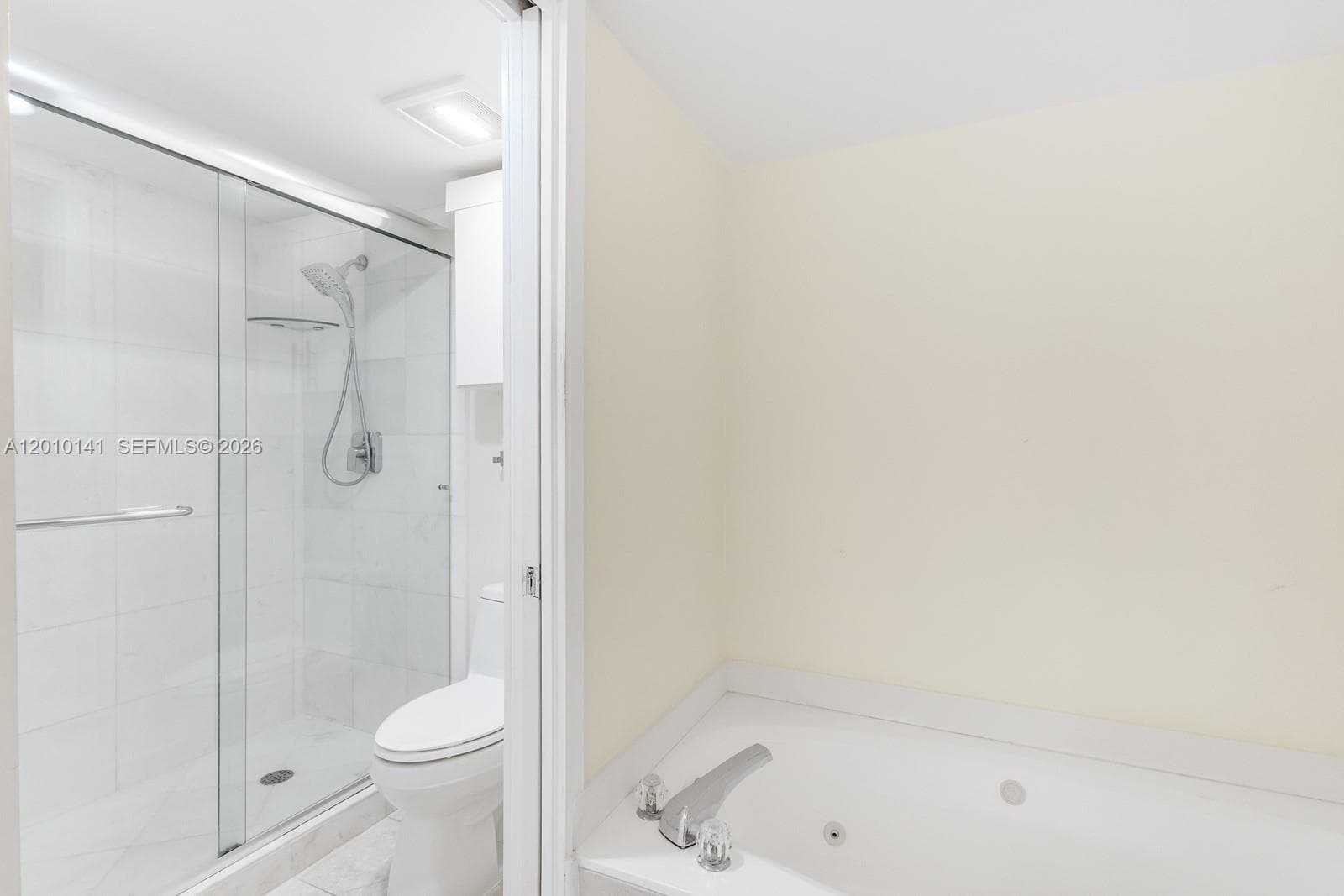 3500 Mystic Pointe Dr 302 photo 15