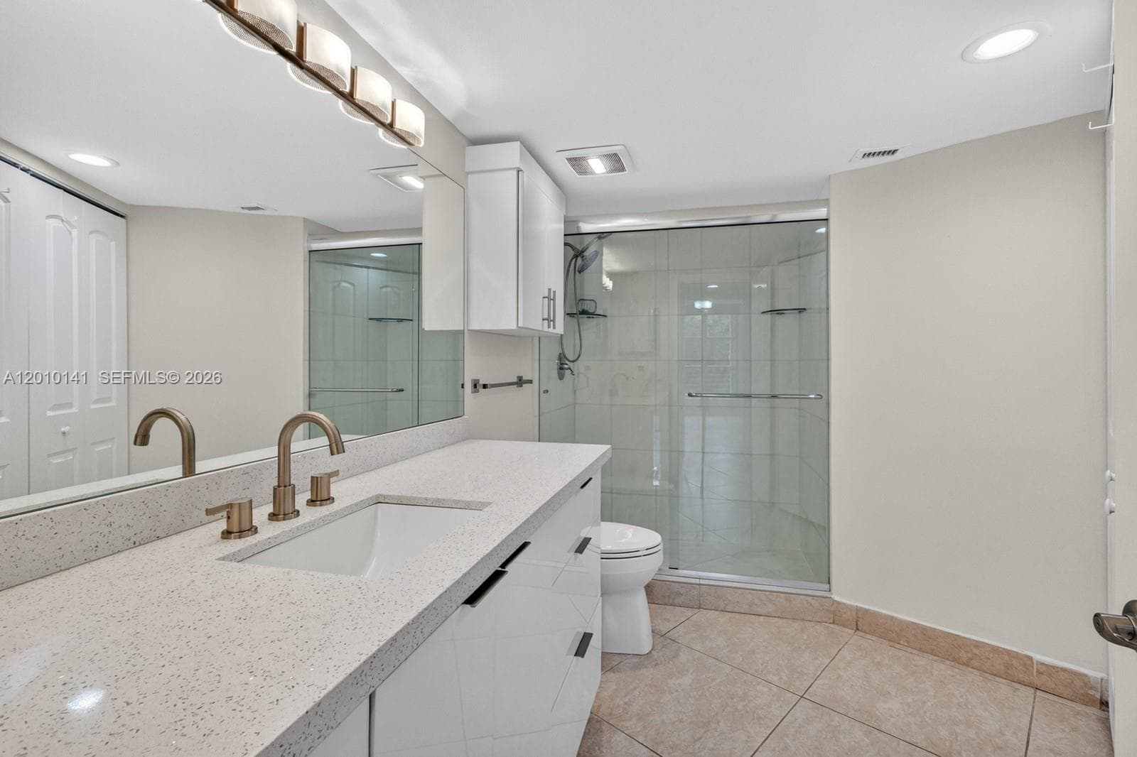 3500 Mystic Pointe Dr 302 photo 19