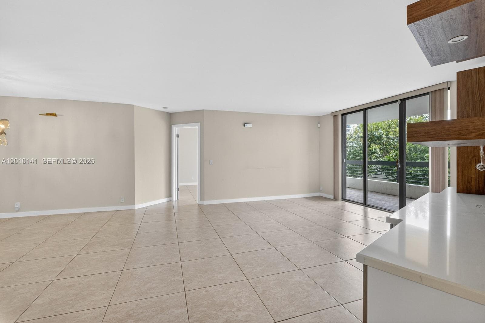 3500 Mystic Pointe Dr 302 photo 4