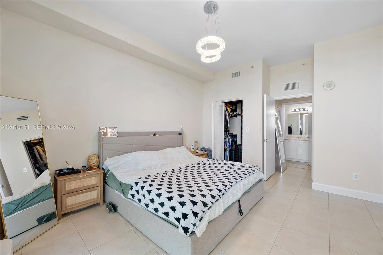 2525 3rd Ave 1603 photo 10