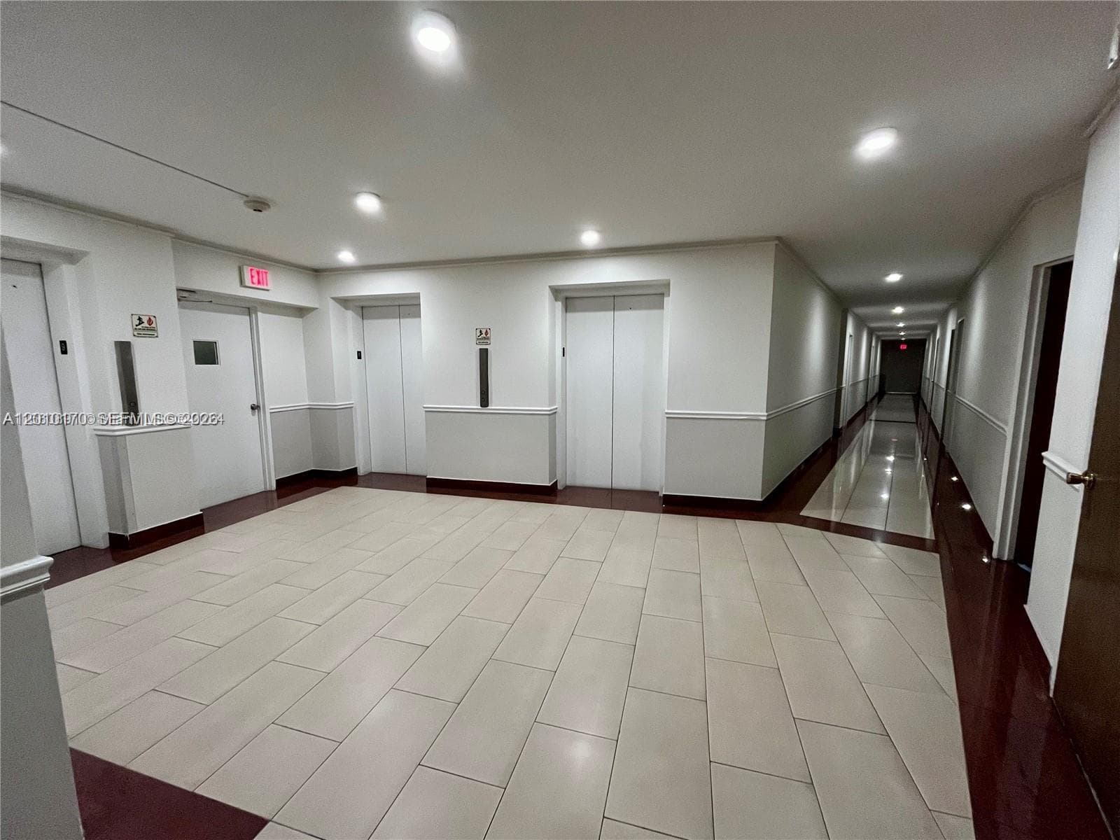 2899 Collins Ave 724 photo 16