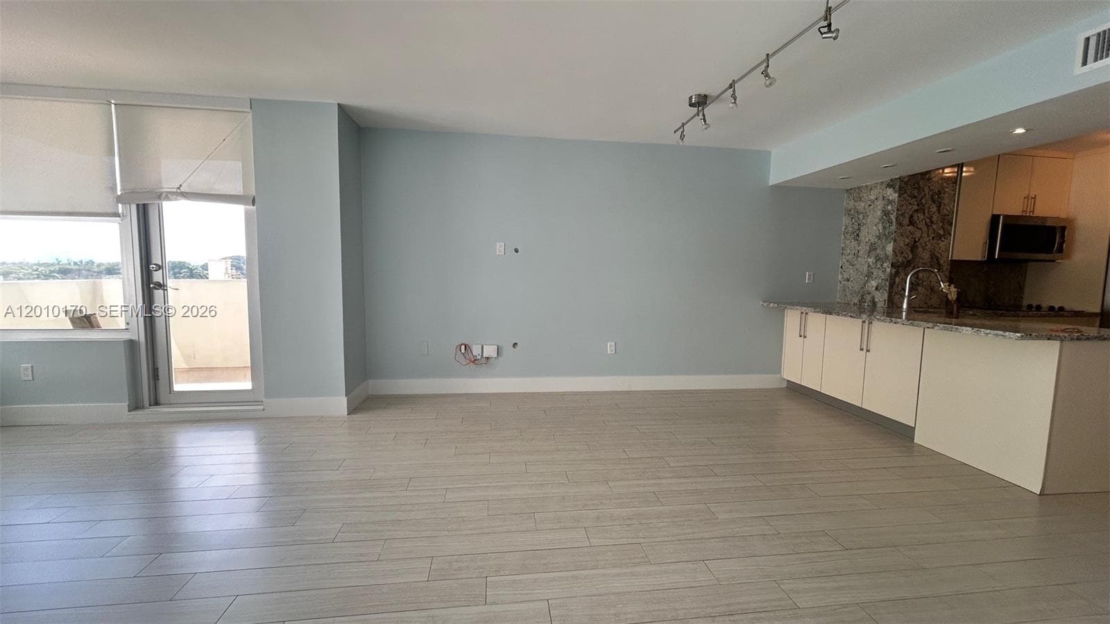2899 Collins Ave 724 photo 5