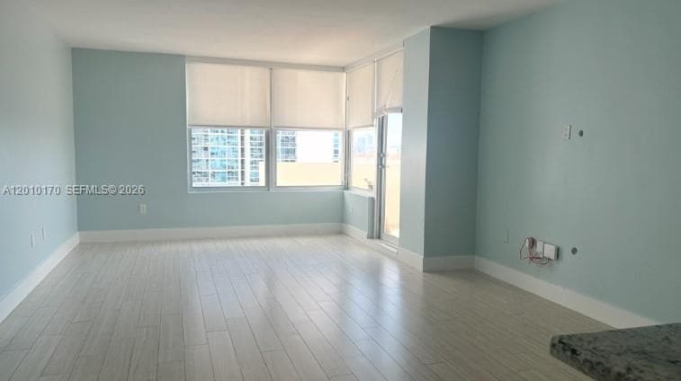 2899 Collins Ave 724 photo 4