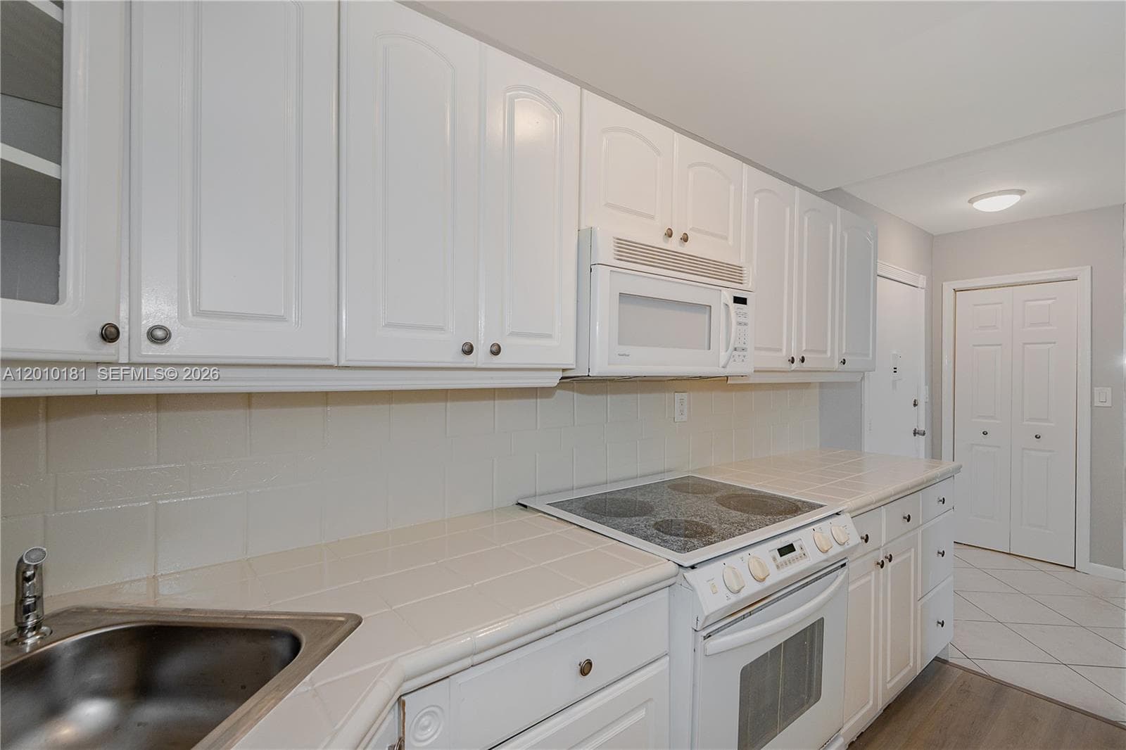 200 Birch Rd 604 photo 9