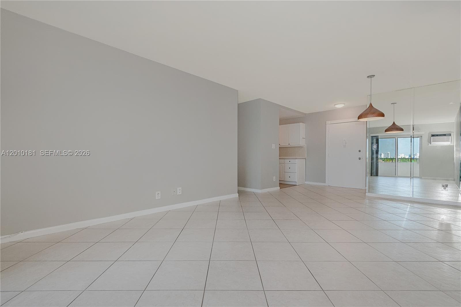 200 Birch Rd 604 photo 4