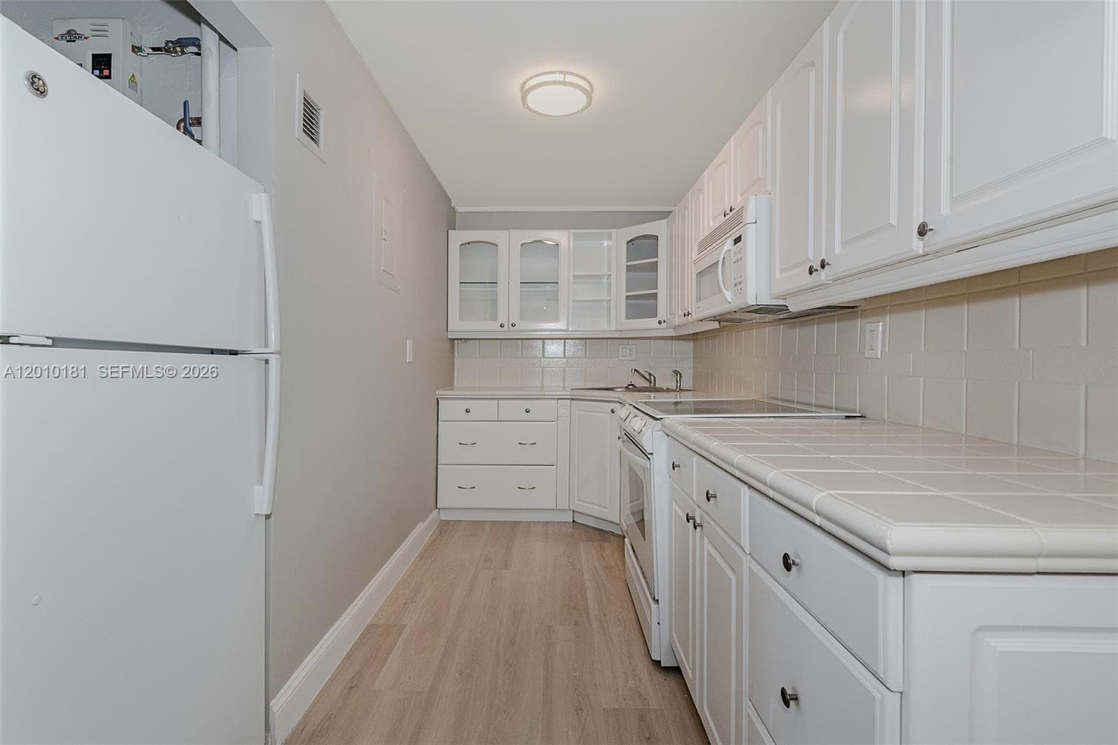 200 Birch Rd 604 photo 8