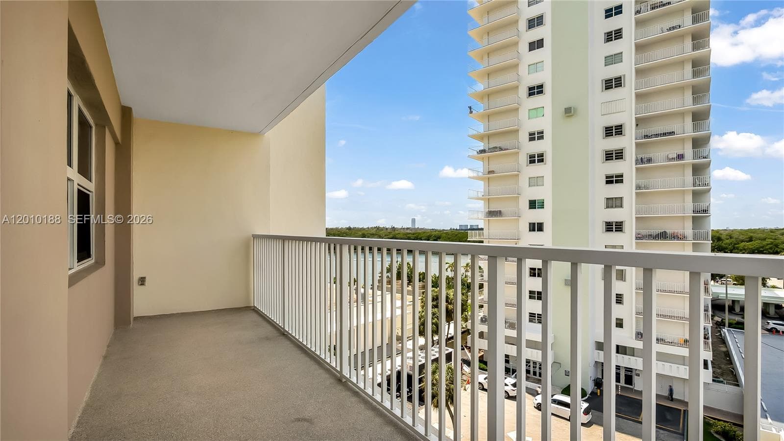 300 Bayview Dr 605 photo 22