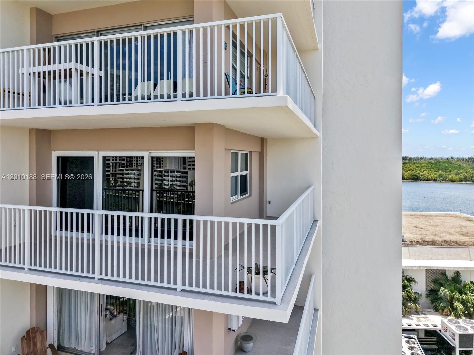 300 Bayview Dr 605 photo 5