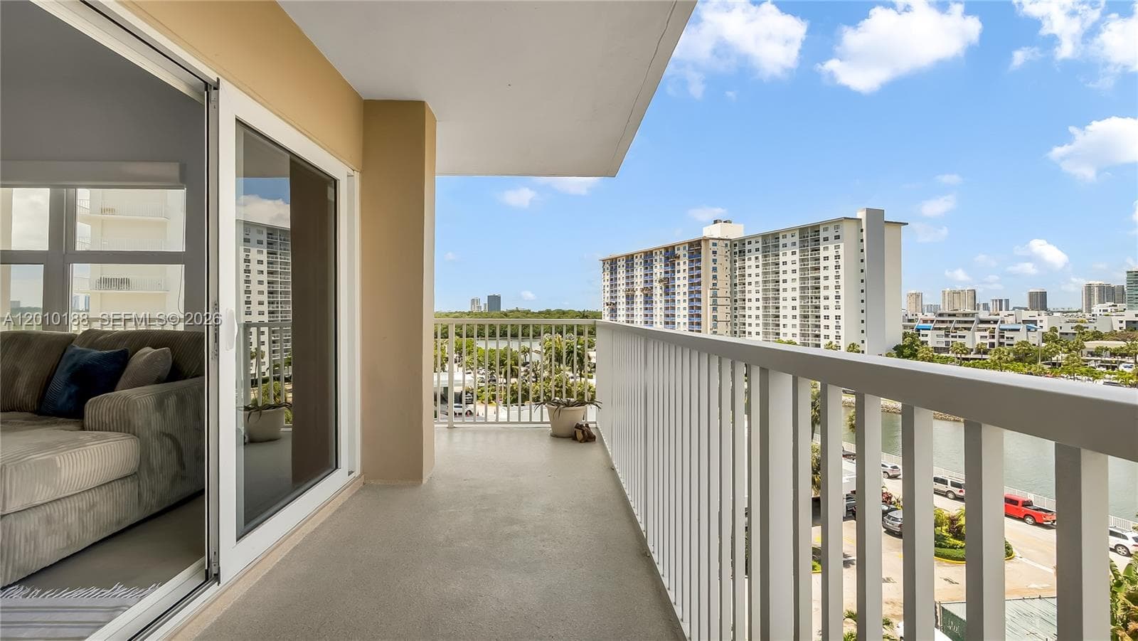 300 Bayview Dr 605 photo 20