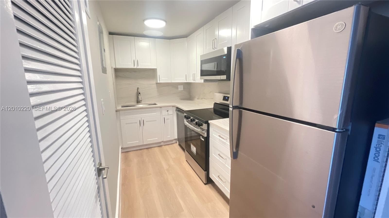 200 Birch Rd 402 photo 11