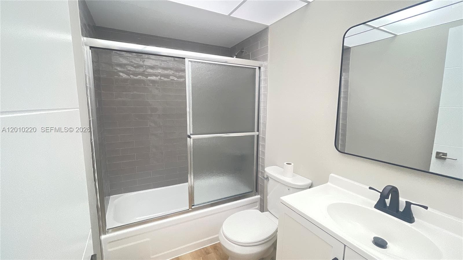 200 Birch Rd 402 photo 19