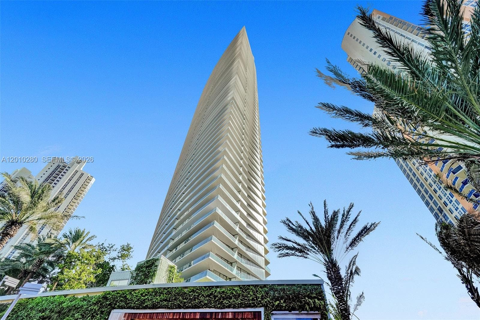 18975 COLLINS AVE 2001 photo 4