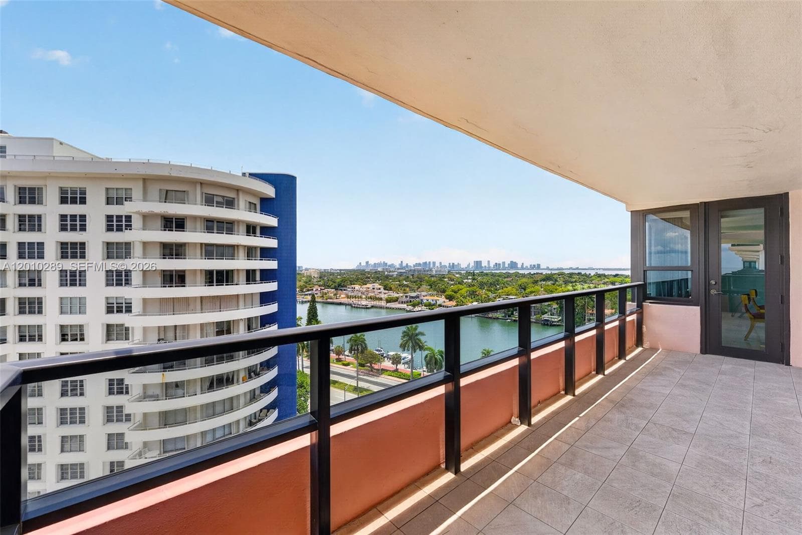5225 Collins Ave 1519 photo 2
