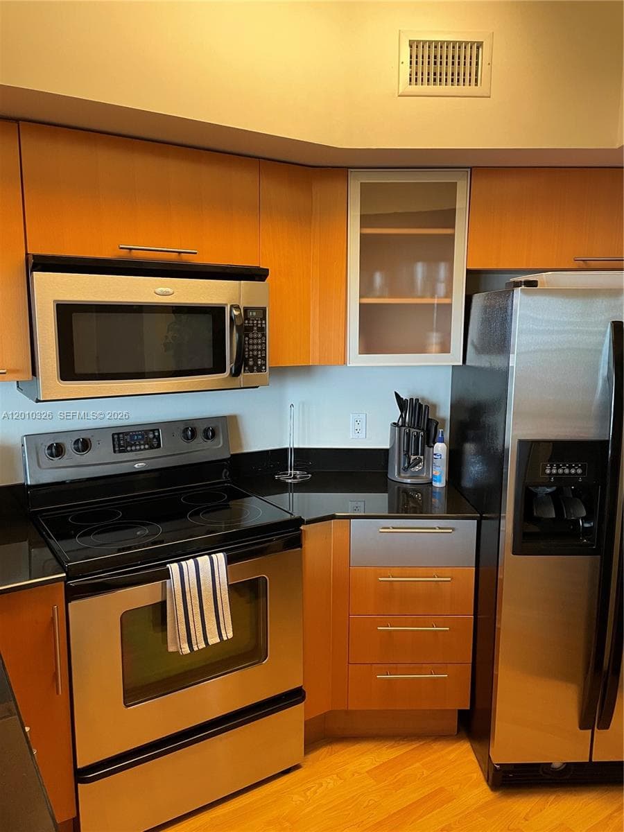 1750 Bayshore Dr 2802 photo 3