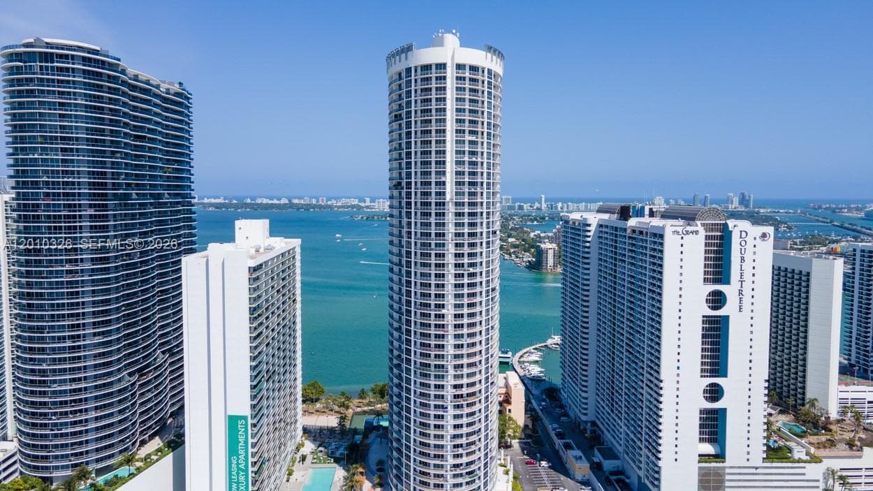 1750 Bayshore Dr 2802 photo 1