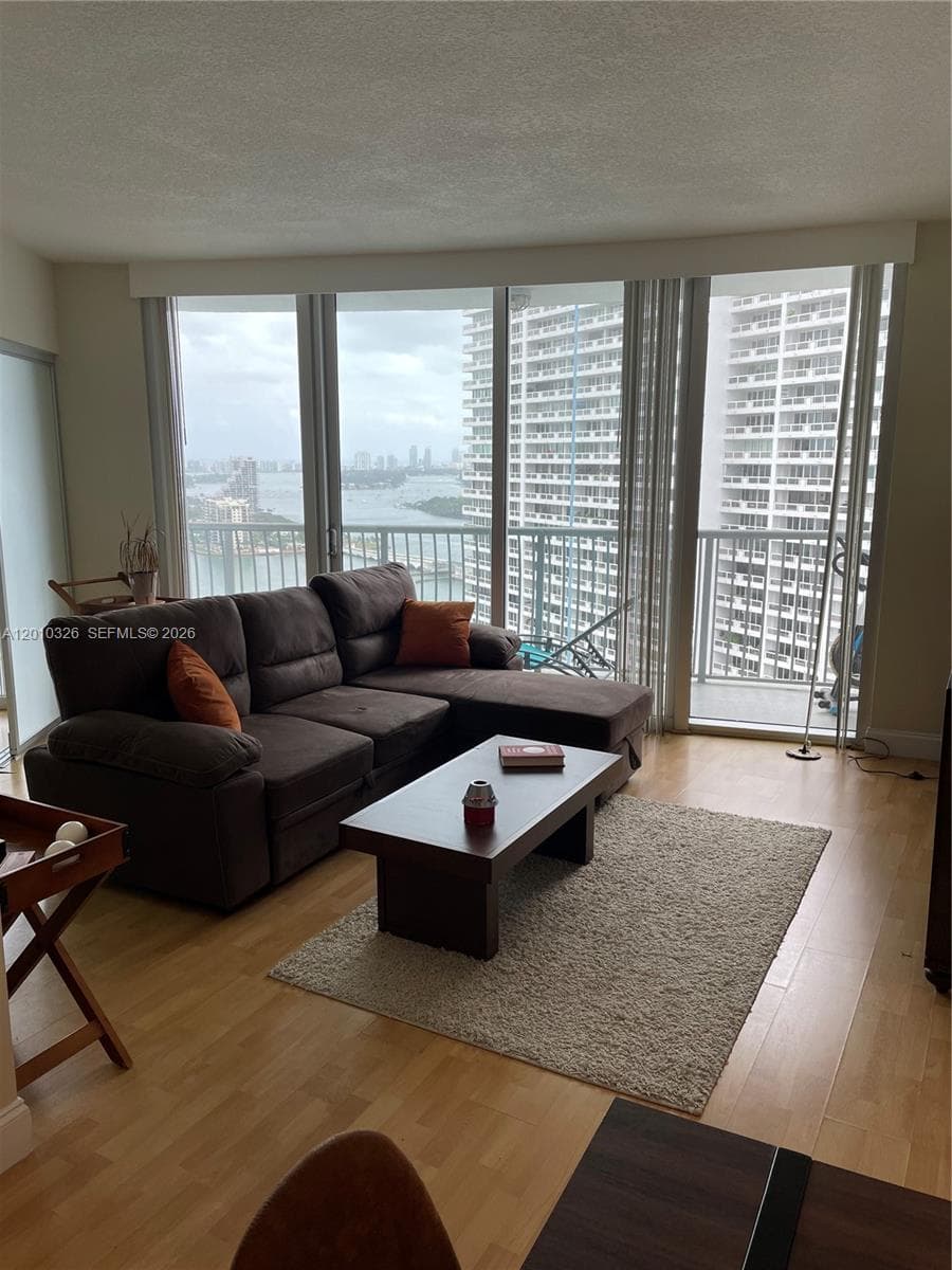 1750 Bayshore Dr 2802 photo 4