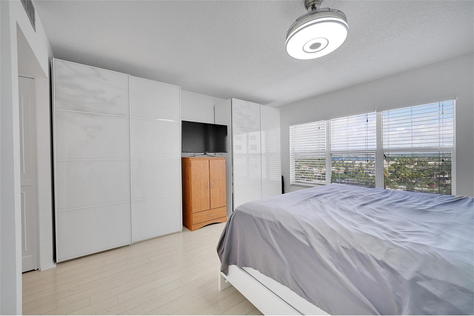 3550 Galt Ocean Drive 608 photo 12