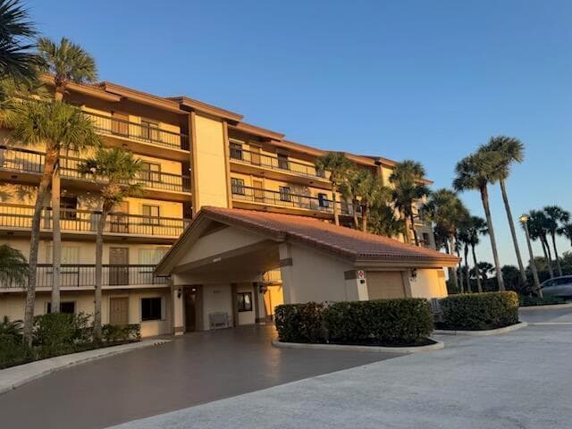 401 Ocean Bluffs Boulevard 303 photo 18
