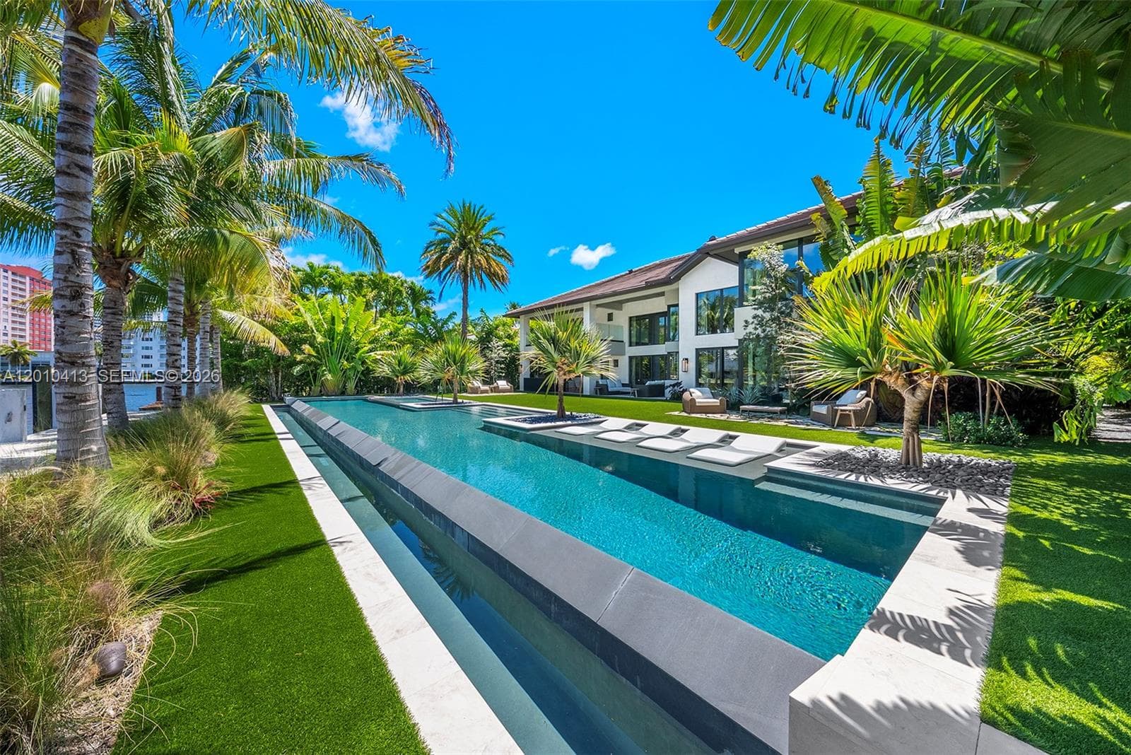 110 Holiday Dr photo 6