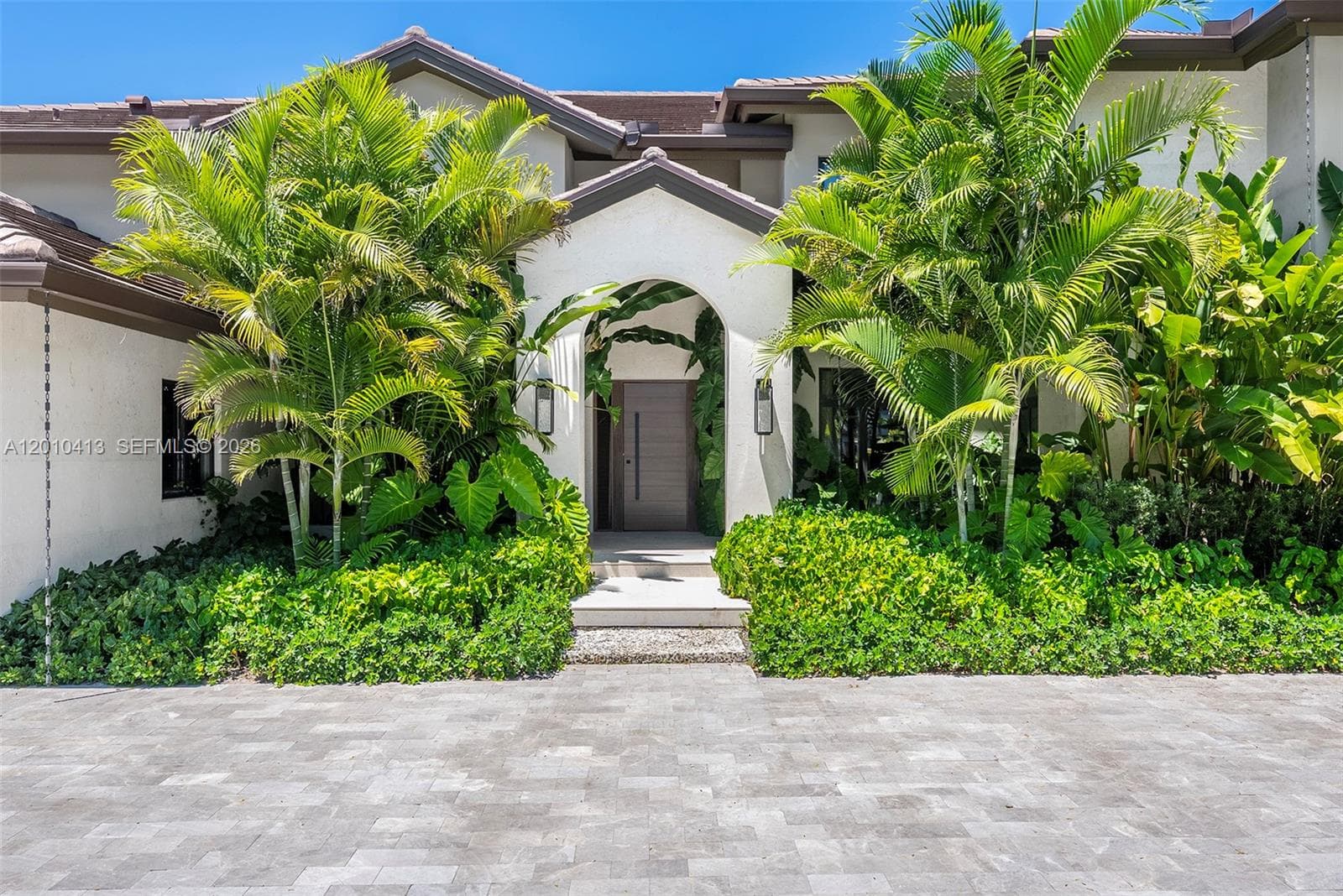110 Holiday Dr photo 10