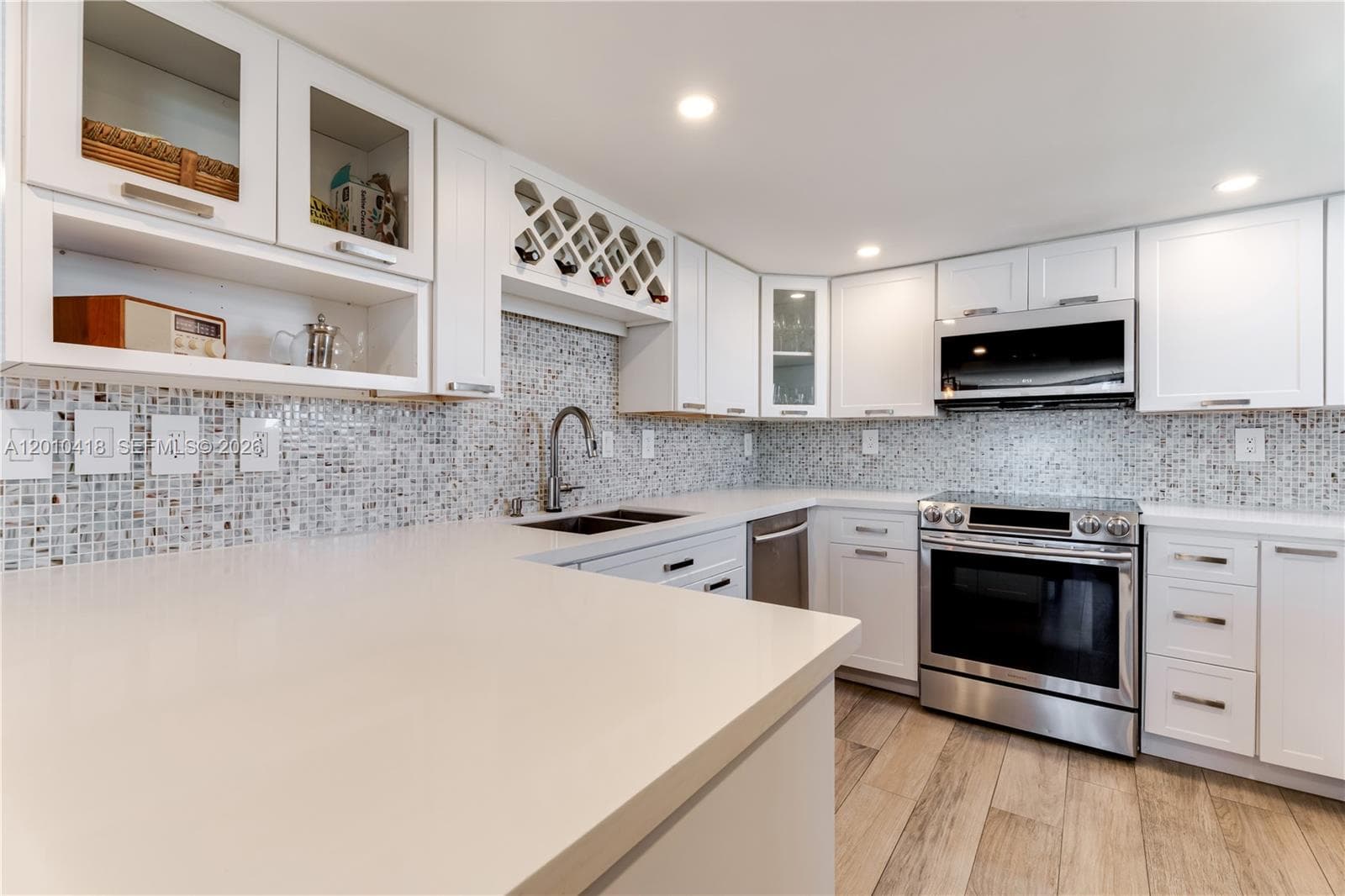 1901 Brickell Ave B1809 photo 5