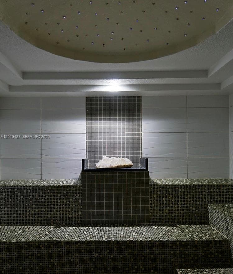 6801 Collins 1215 photo 25