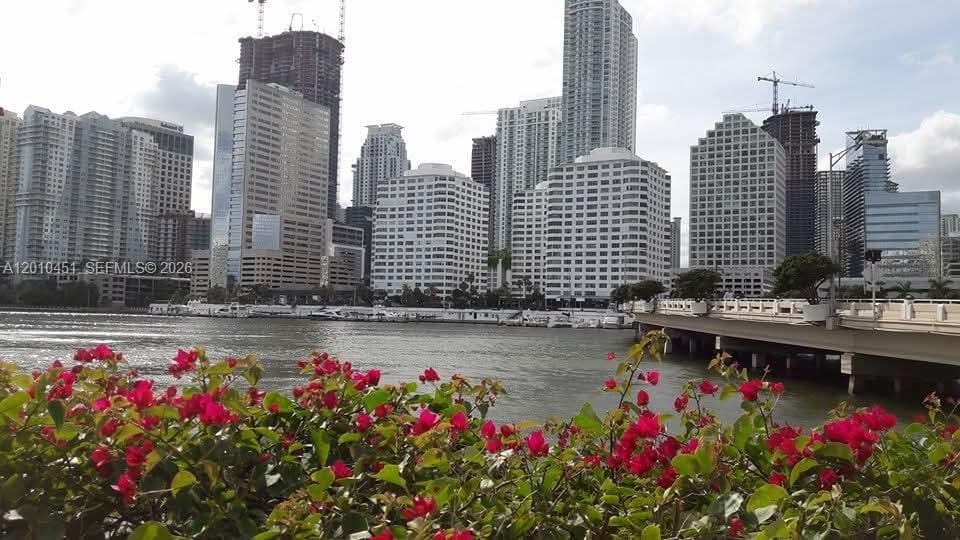 999 Brickell Bay Dr 805 photo 2