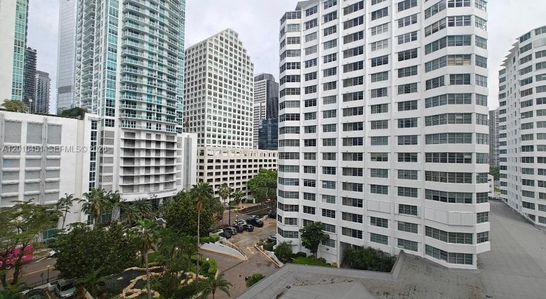 999 Brickell Bay Dr 805 photo 4