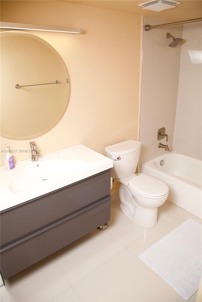 210 174th St 1107 photo 6