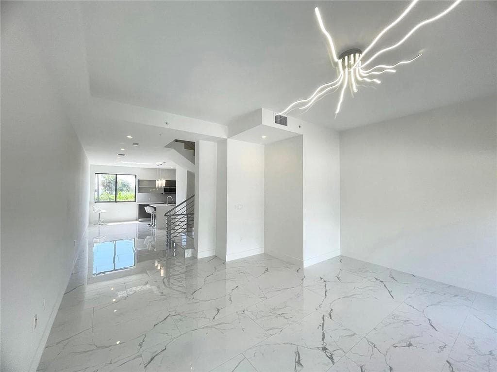 113 SE 1st Circle photo 3