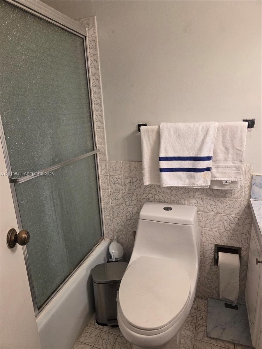 1817 S Ocean Dr 325 photo 6