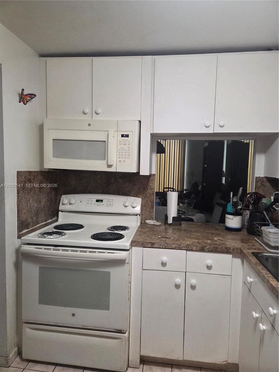 1817 S Ocean Dr 325 photo 22