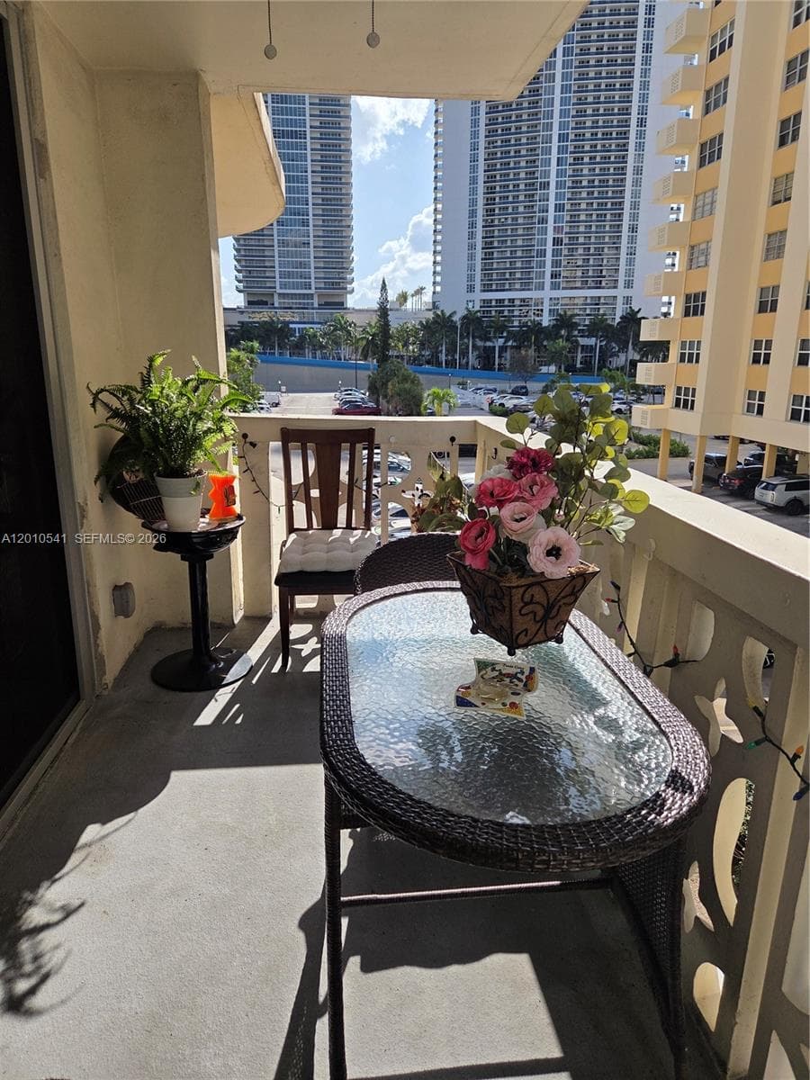 1817 S Ocean Dr 325 photo 1