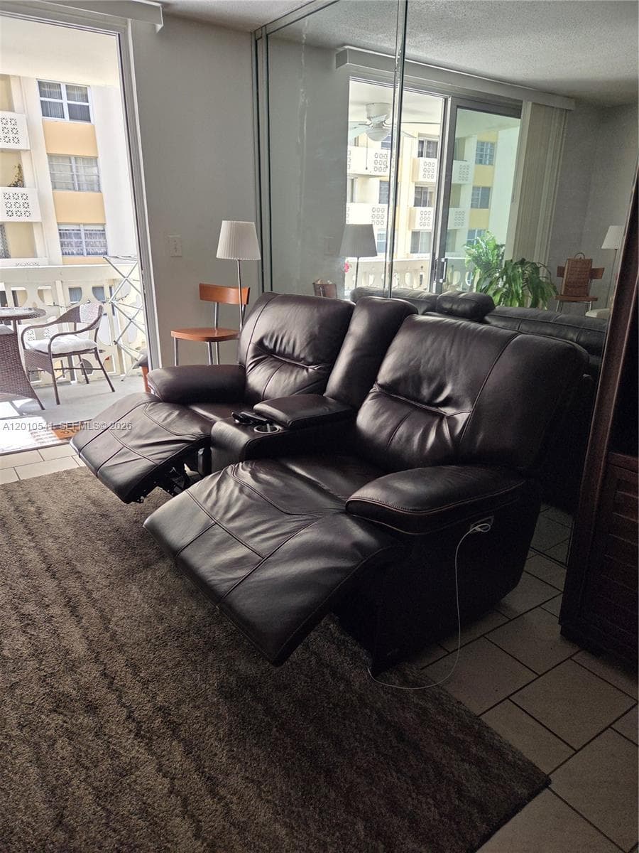 1817 S Ocean Dr 325 photo 11