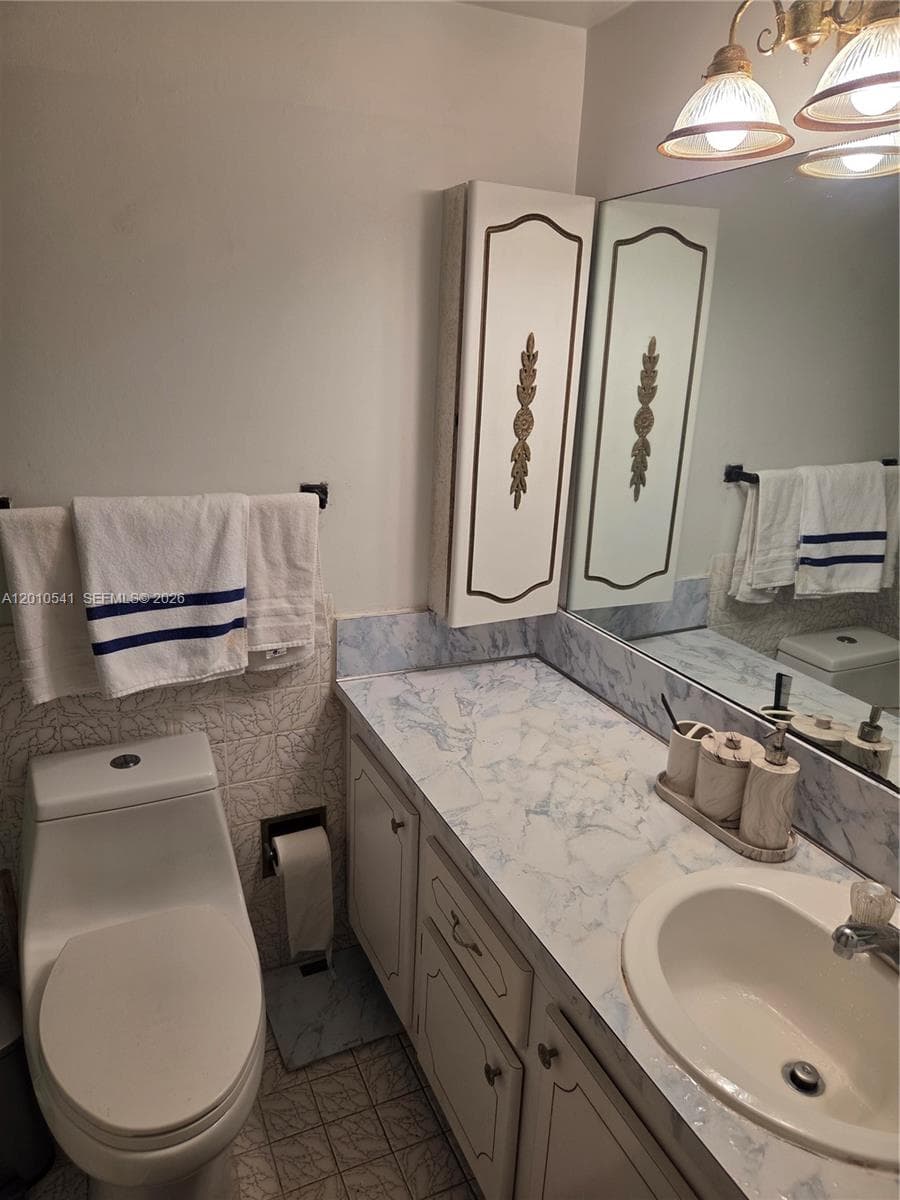 1817 S Ocean Dr 325 photo 4