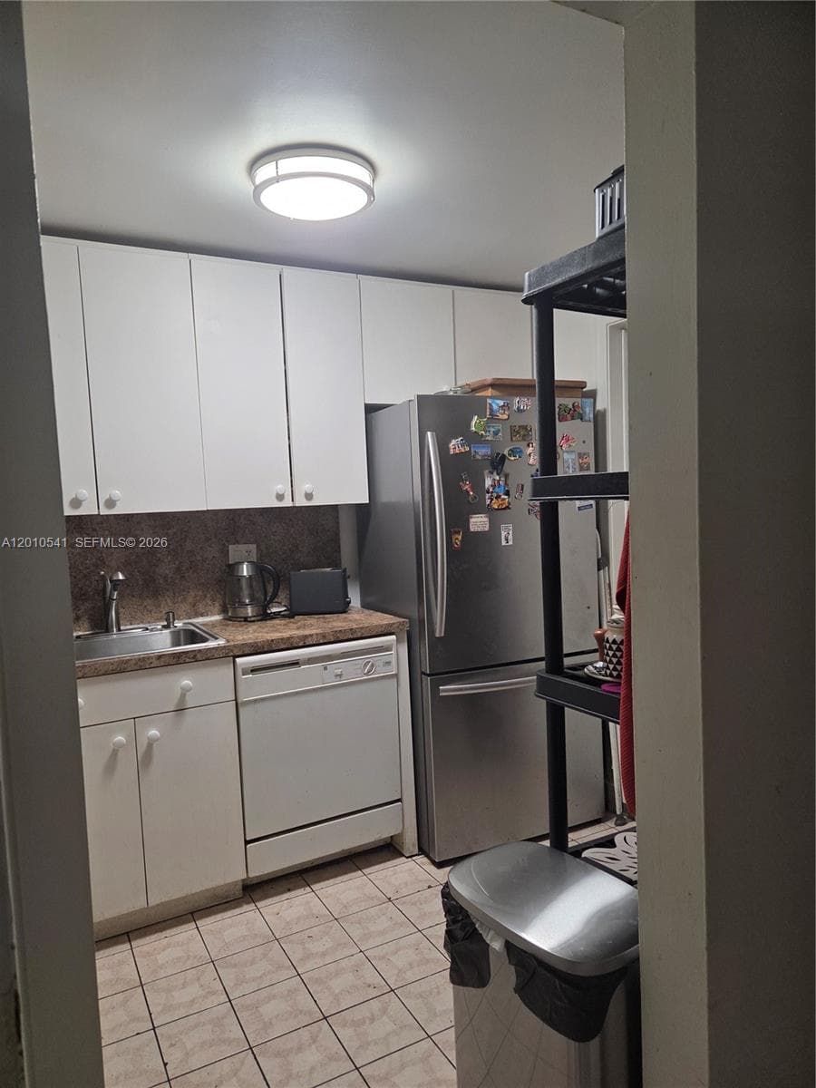 1817 S Ocean Dr 325 photo 25