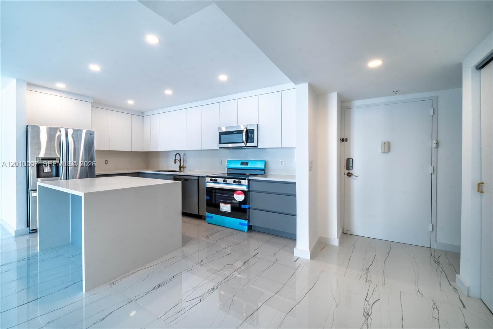 19380 Collins Ave 1105 photo 2