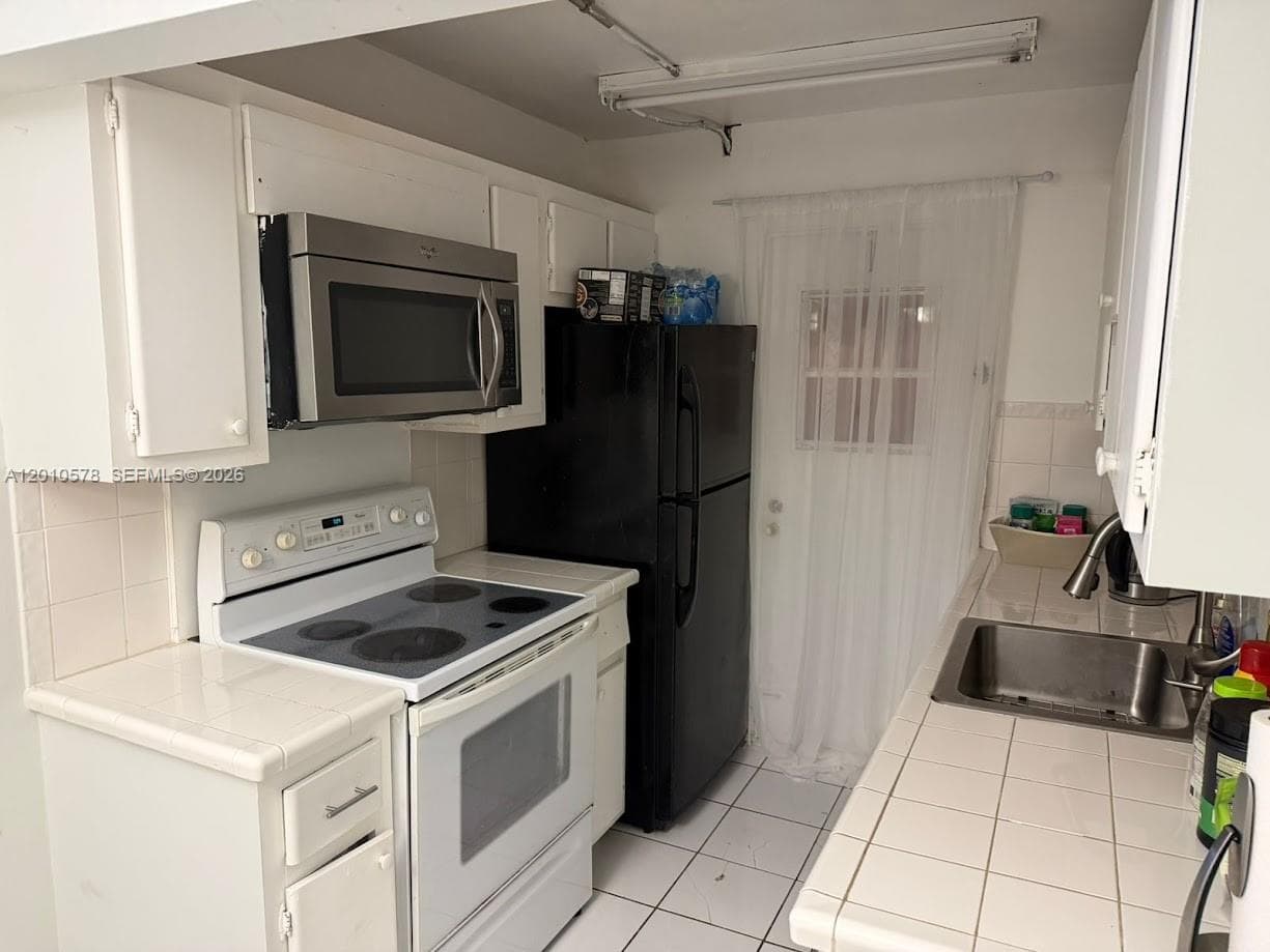 2420 Diana Dr 302 photo 12