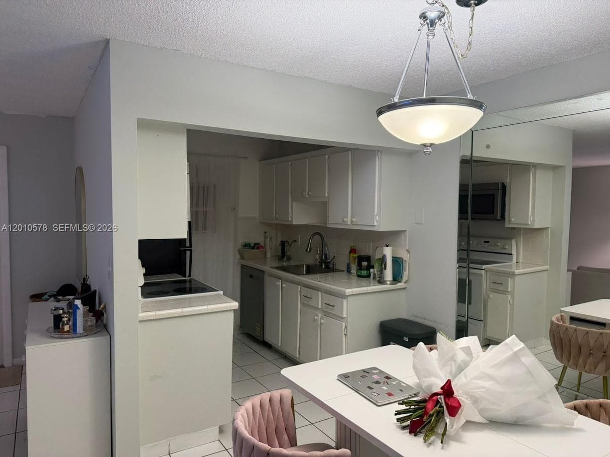 2420 Diana Dr 302 photo 4