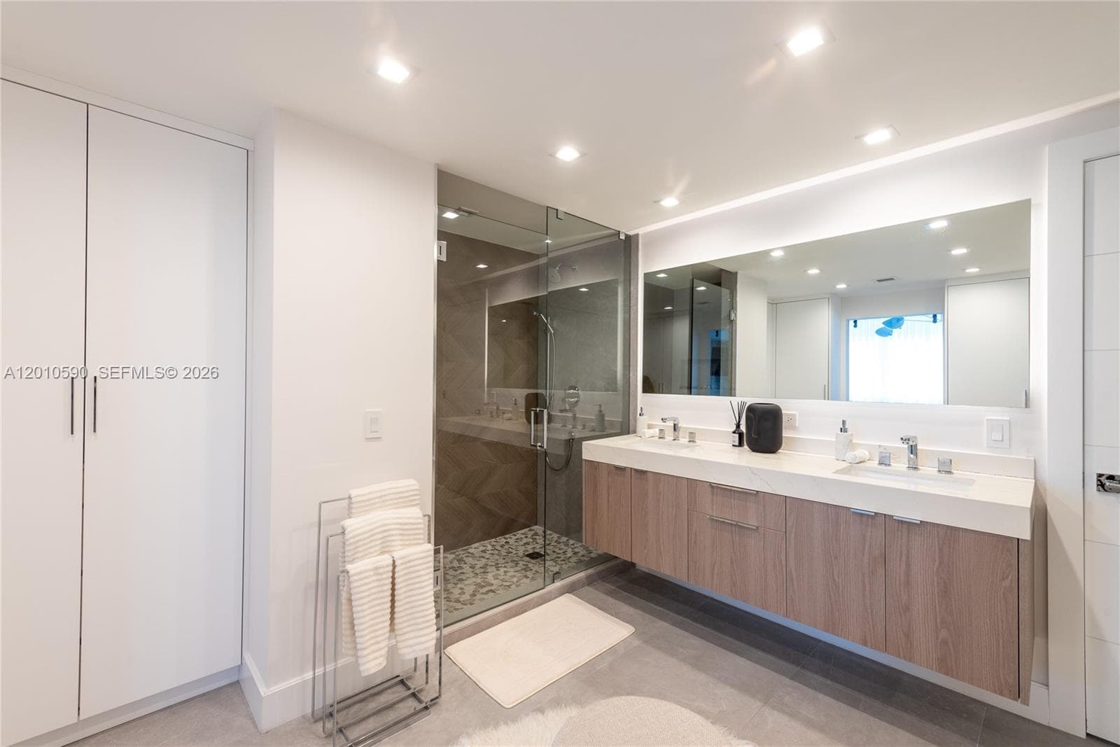 3801 Collins Ave 1502 photo 19