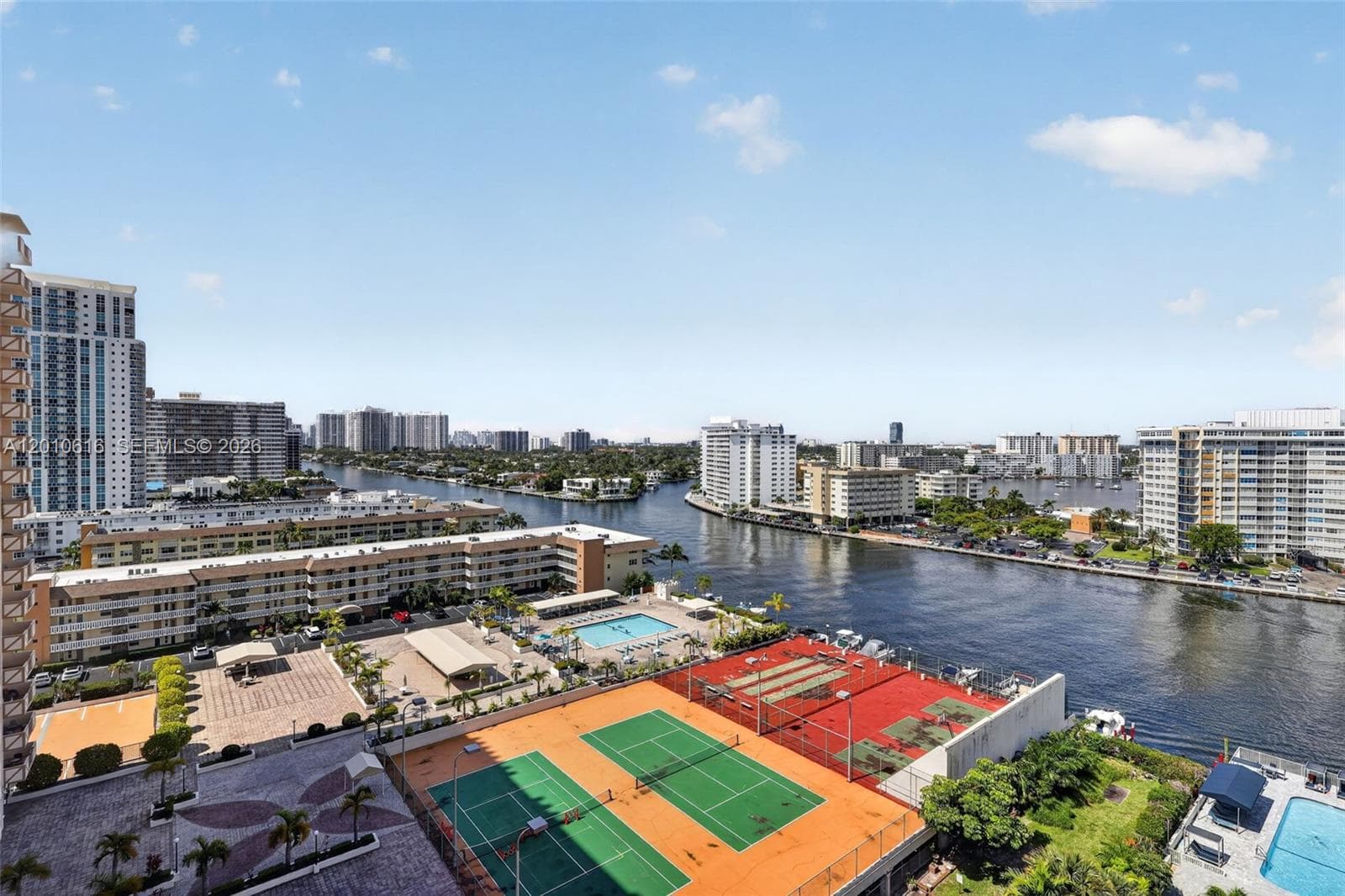 1849 Ocean Dr 1402 photo 2