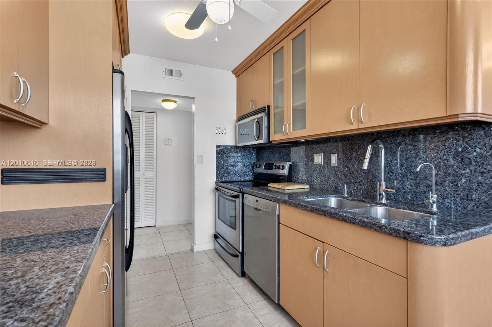 1849 Ocean Dr 1402 photo 12