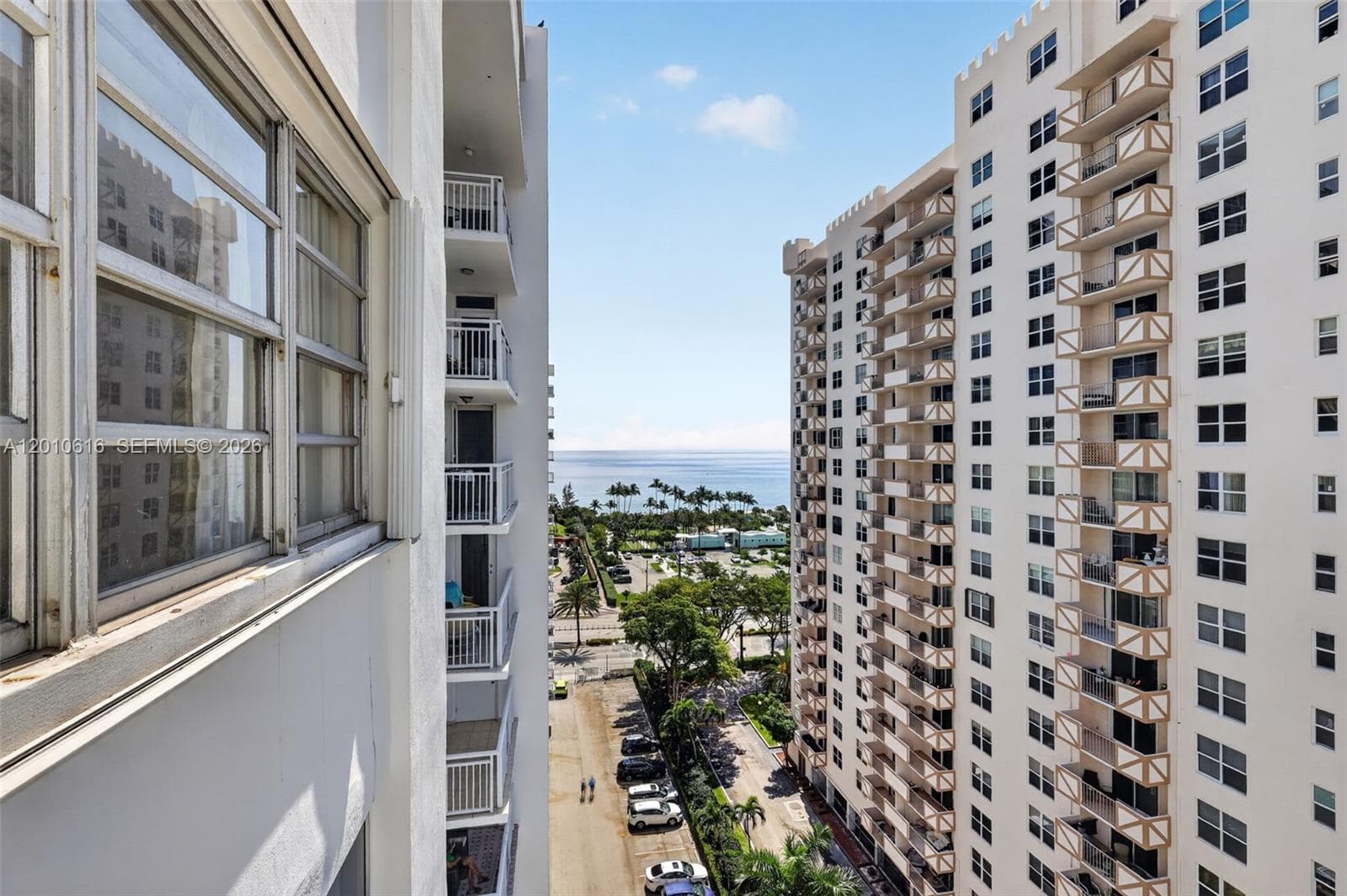 1849 Ocean Dr 1402 photo 3