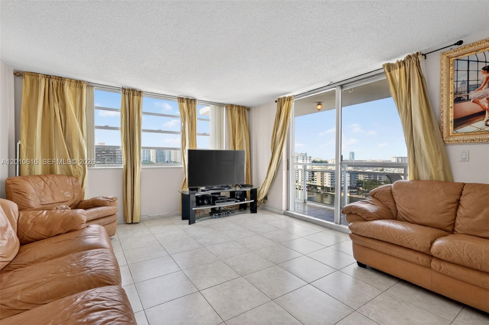 1849 Ocean Dr 1402 photo 5
