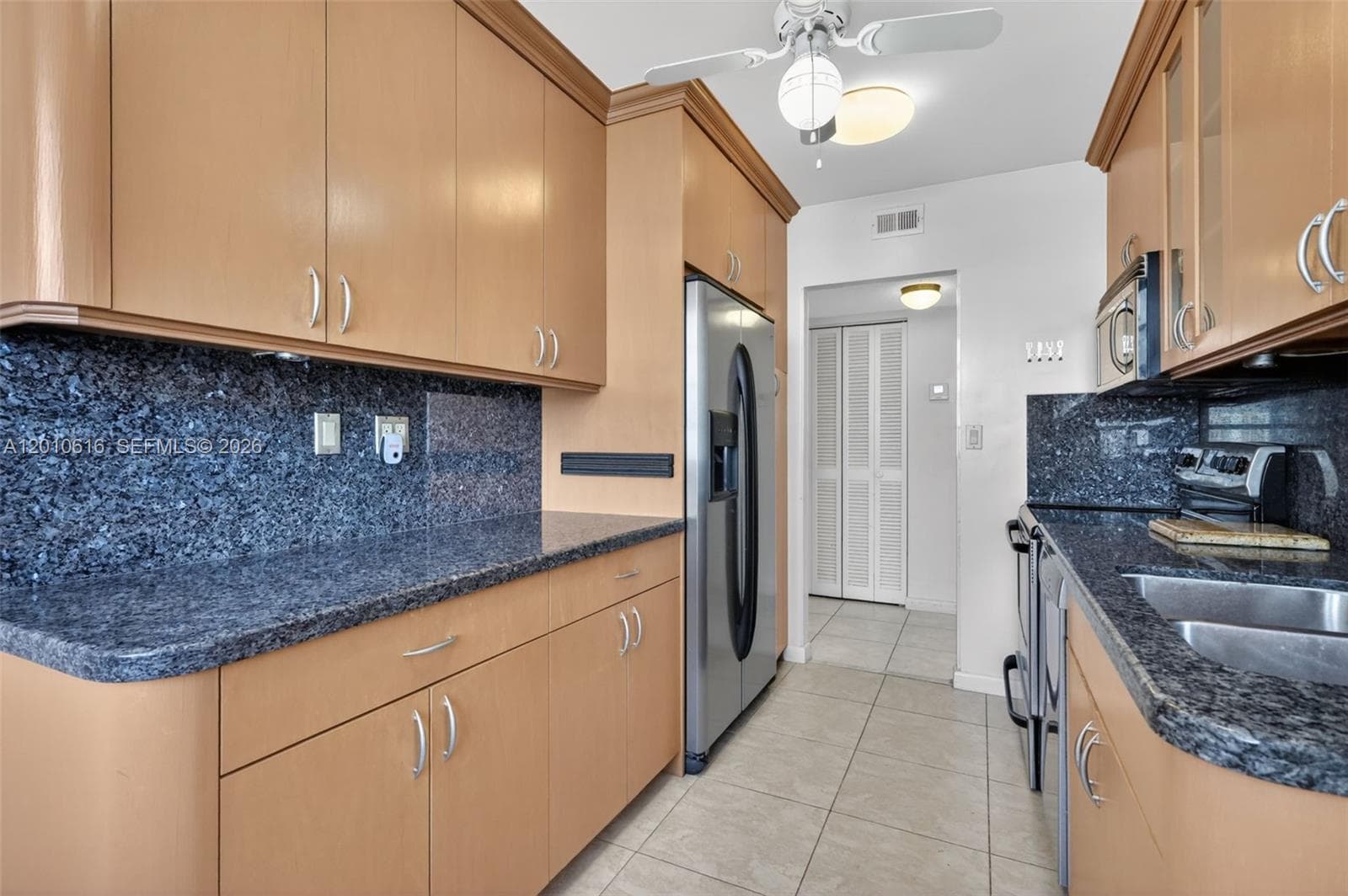 1849 Ocean Dr 1402 photo 11
