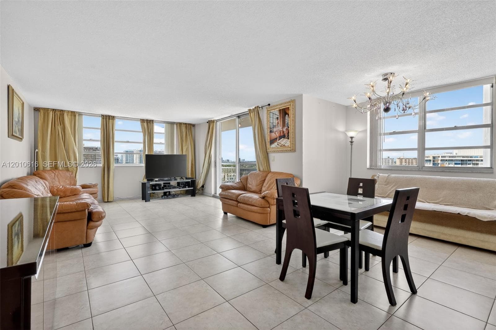 1849 Ocean Dr 1402 photo 4