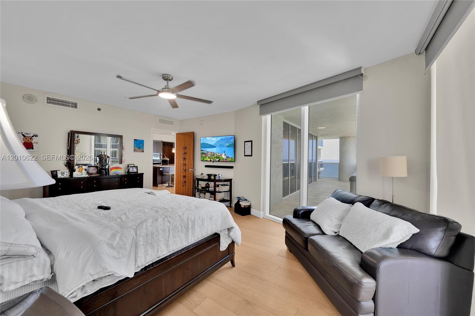 1800 Ocean Dr 2205 photo 17
