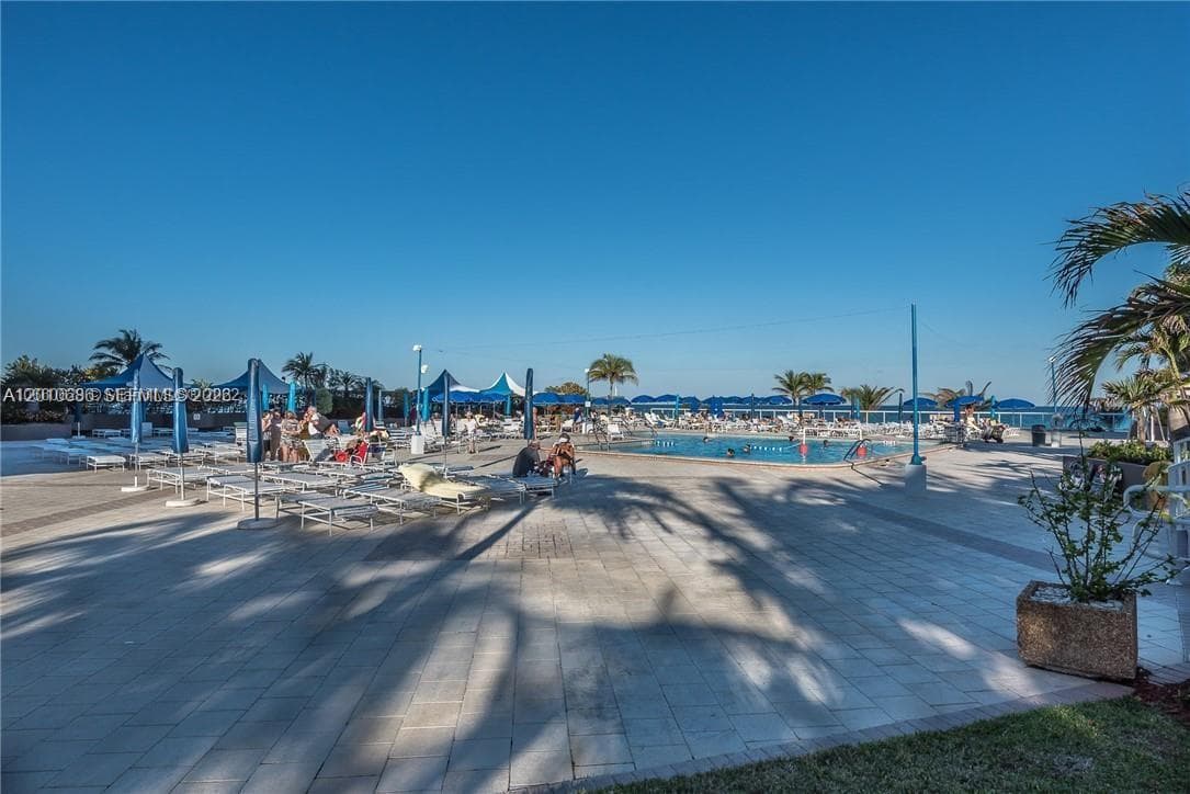 2030 Ocean Dr 1706 photo 6